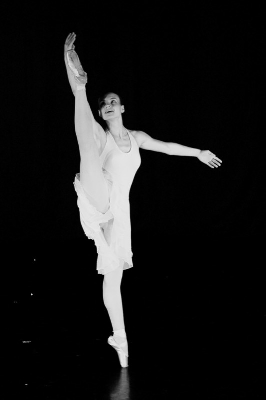  <br> Celeste Nicola" Pas de Deux" .Partecipa al Galà. 7 luglio 2009