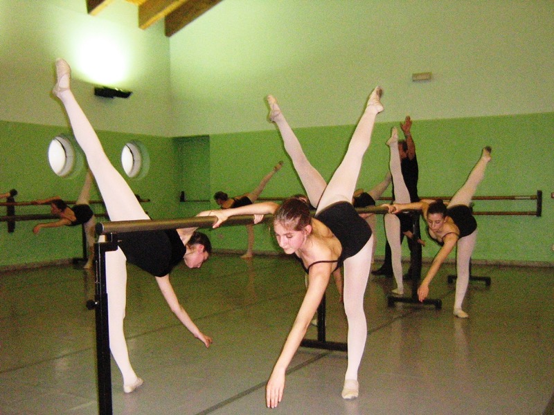 2011/2010/2009/2008 Esami Royal Academy of Dance <br> ELISA SPADA  SESTA Rieti 06 maggio 2011Flam of Paris.JPG