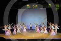  <br> Saluti di "Performance in palco"
